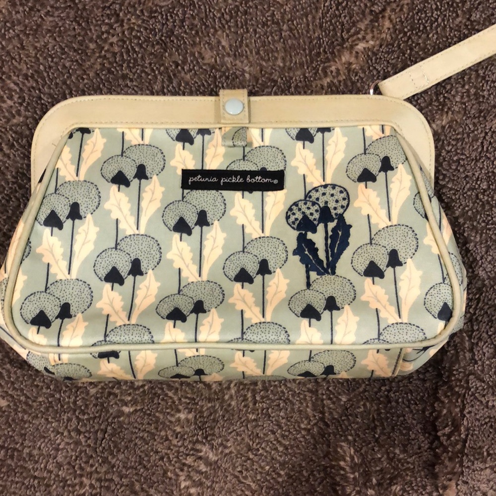 FLASH SALE 2000s Petunia Pickle Bottom Diaper Change Clutch MomCore Fashion
